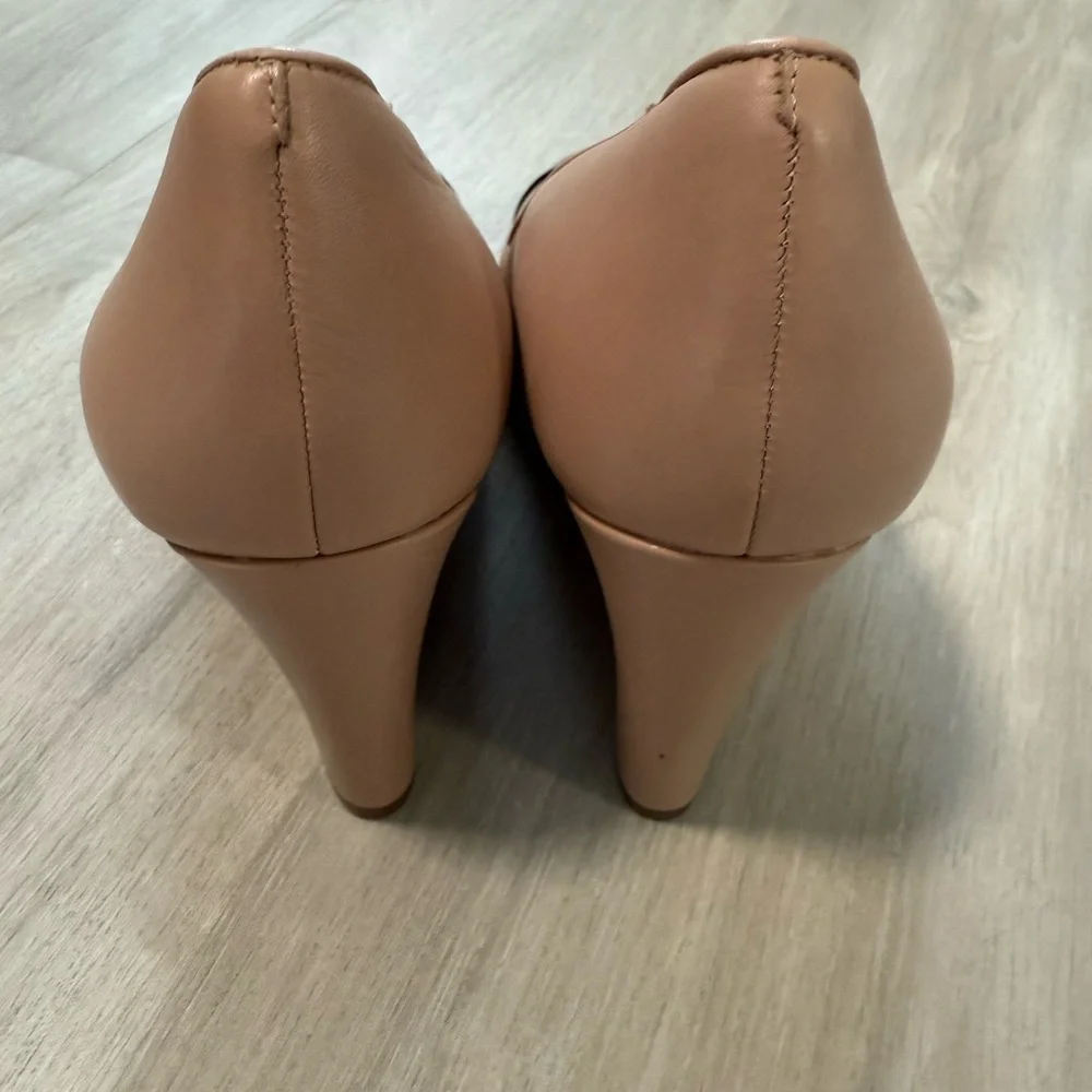 Tory Burch Black and Tan Wedge Shoes pumps Sz 8 M